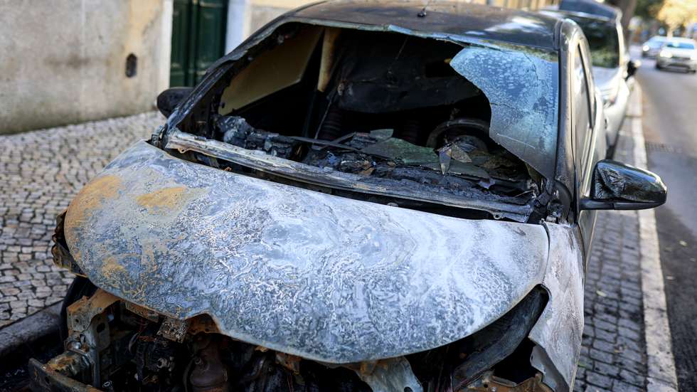 O alerta para o incidente, na freguesia da Mina de Água, foi dado às 4h25