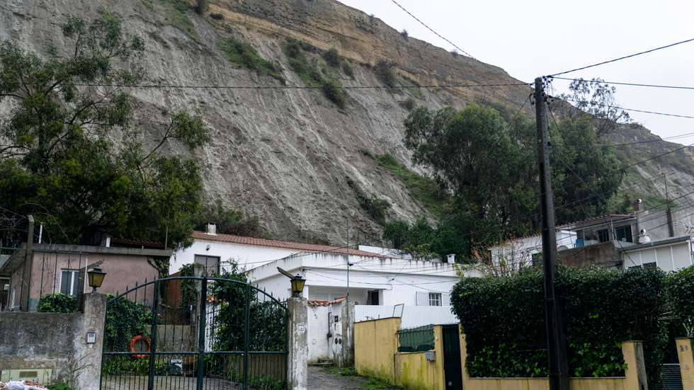 Pelo menos 30 pessoas ficaram desalojadas na Costa de Caparica