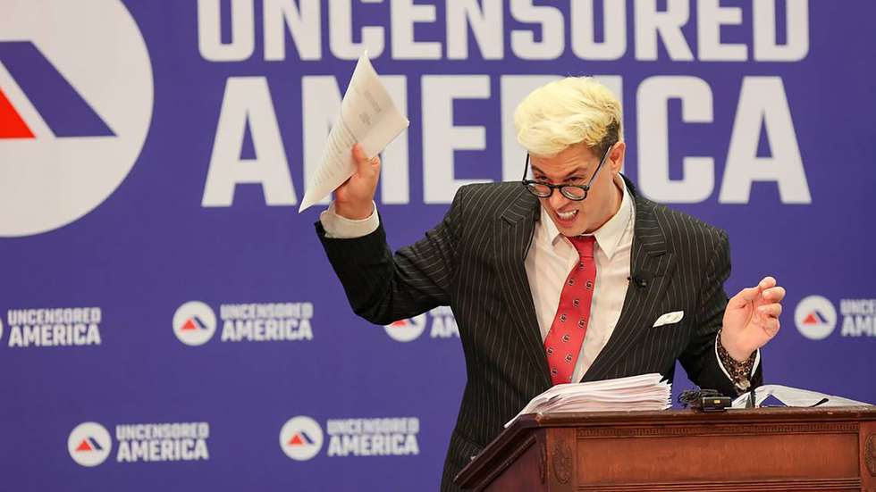 Milo Yiannopoulos, comentador britânico de extrema-direita detido pelo ICE nos Estados Unidos