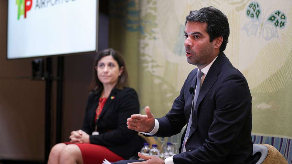 Apresentação de resultados de 2021 da TAP com a presença da presidente executiva (CEO) da TAP, Christine Ourmières-Widener e de Gonçalo Pires (CFO) da TAP. Lisboa, 11 de Abril de 2022. FILIPE AMORIM/OBSERVADOR