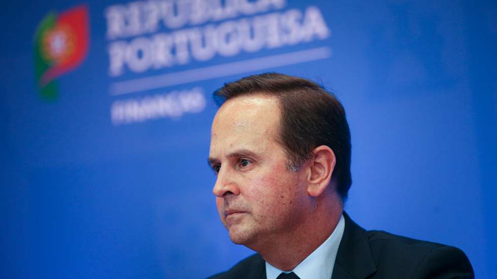 Conferência de imprensa do Ministro das Finanças, Fernando Medina, após a entrega do Orçamento do Estado para 2022 ao Presidente da Assembleia da República, Augusto Santos Silva, no Ministério das Finanças com Sofia Batalha (Secretário de Estado do Orçamento), António Mendonça Mendes (Secretário de Estado dos Assuntos Fiscais) e João Nuno Mendes (Secretário de Estado do Tesouro). Lisboa, 13 de Abril de 2022. FILIPE AMORIM/OBSERVADOR
