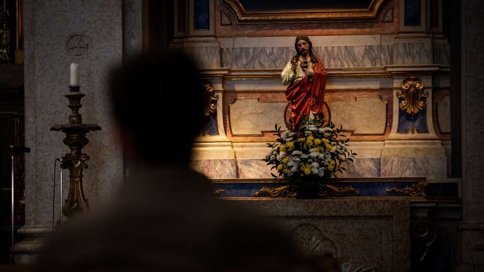 Em abril, o padre tornou-se suspeito de ter enviado mensagens de teor sexual a um menor de 14 anos que conheceu num almoço-convívio