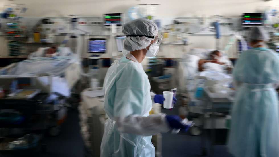 A doença por Covid-19, os isolamentos profiláticos, os burnouts e os problemas de saúde mental decorrentes da pressão da pandemia terão feito disparar os dias de ausência do trabalho dos profissionais do SNS