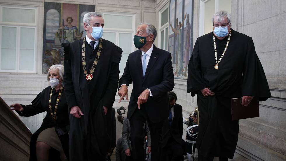 Cerimónia de abertura do ano judicial, no Salão Nobre do Supremo Tribunal de Justiça. A cerimónia conta com a presença do Presidente da República, Marcelo Rebelo de Sousa, do presidente da Assembleia da República, Augusto Santos Silva, da ministra da Justiça, Catarina Sarmento e Castro, da procuradora-geral da República, Lucília Gago, do Presidente do Supremo Tribunal de Justiça, Juiz Conselheiro Henrique Araújo e do bastonário da Ordem dos Advogados, Luís Menezes Leitão. Lisboa, 20 de Abril de 2022. FILIPE AMORIM/OBSERVADOR