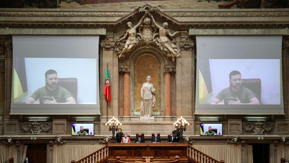 Vários partidos garantiram que Governo tem de fazer mais para apoiar a Ucrânia