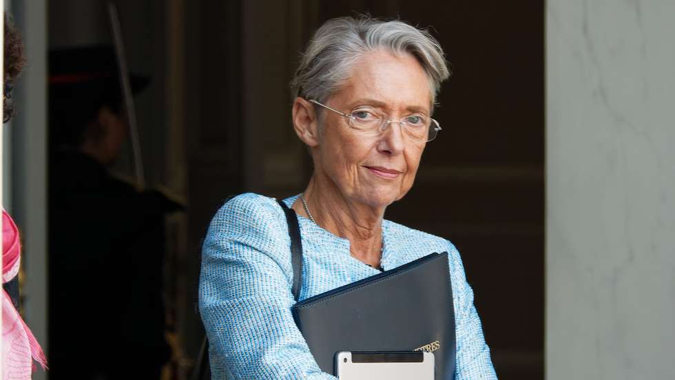 Élisabeth Borne era ministra do Trabalho do primeiro-ministro cessante, Jean Castex