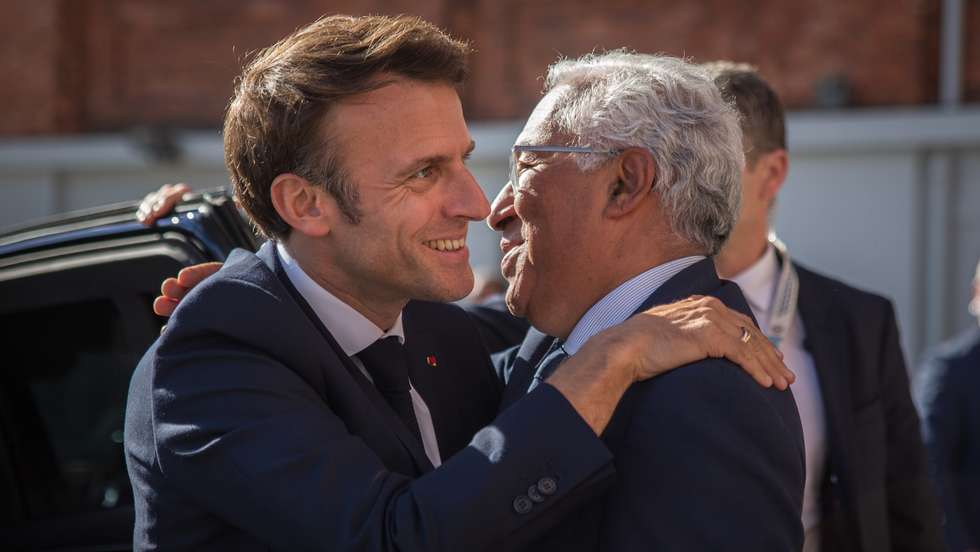 O Primeiro-Ministro, António Costa, visita com o Presidente da República Francesa, Emmanuel Macron, a exposição "Traverser la Nuit", com obras do colecionador francês, Antoine de Galbert. Chegada do Presidente da República de França ao Museu MAAT, em Lisboa. 30 de Junho de 2022 Museu MAAT, Lisboa TOMÁS SILVA/OBSERVADOR