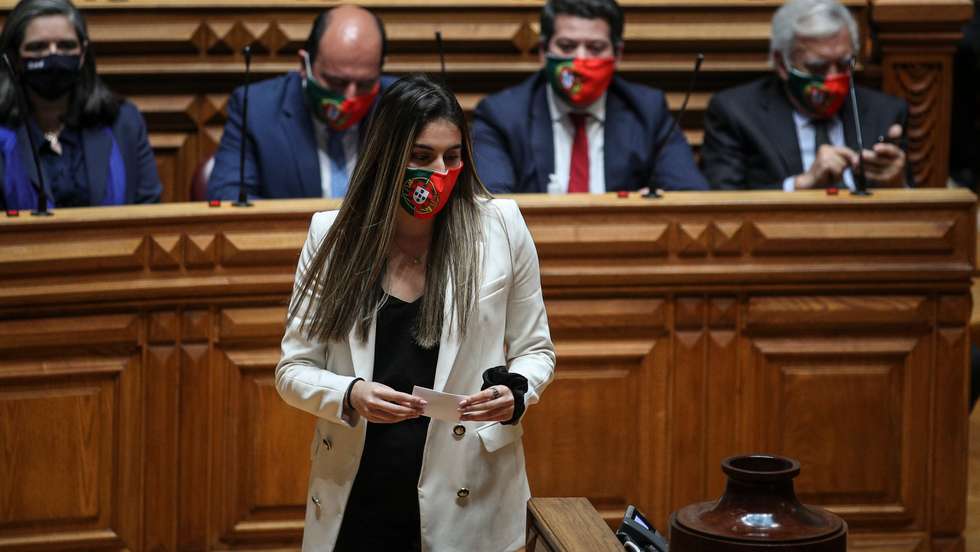 Primeiro dia dos deputados da XV Legislatura na Assembleia da República. Leitura do Relatório da Comissão Eventual de Verificação de Poderes dos Deputados Eleitos e Eleição do presidente da Assembleia da República. Rita Matias do Chega Lisboa, 29 de Março de 2022. FILIPE AMORIM/OBSERVADOR