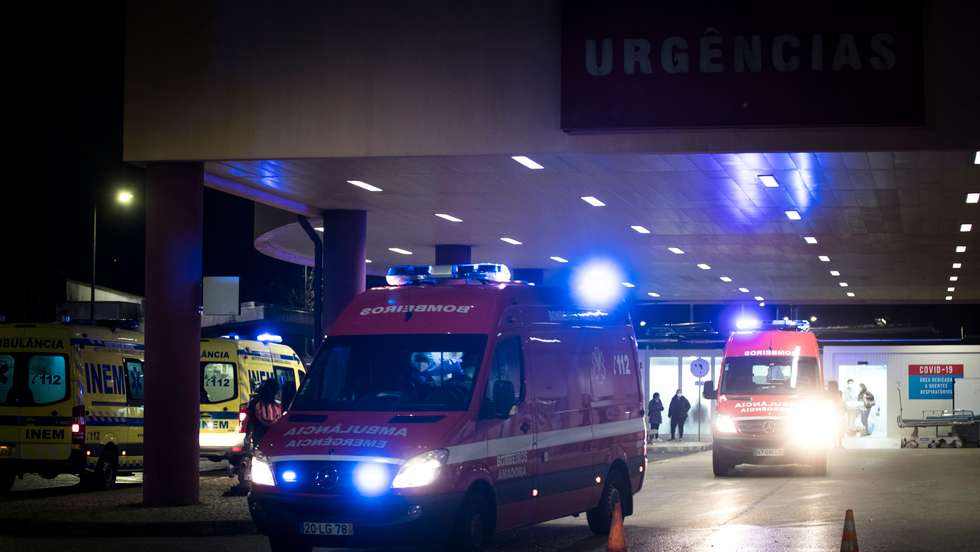 O número de pessoas internadas com Covid-19 nos hospitais portugueses voltou a subir