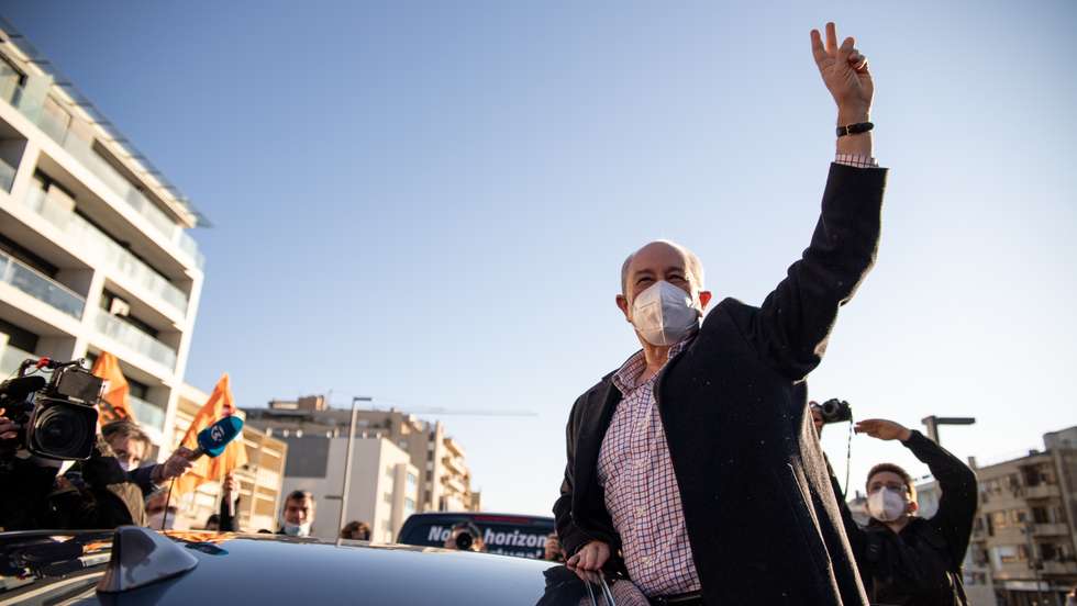 ELEIÇOES LEGISLATIVAS: Rui Rio, lider do Partido Social Democrata (PSD), durante uma arruada em Espinho. As eleições legislativas realizam-se no próximo dia 30 de Janeiro. 22 de Janeiro de 2022, Espinho.. TOMÁS SILVA/OBSERVADOR