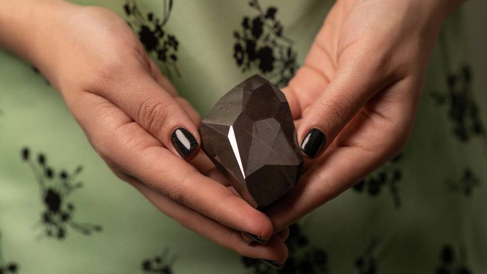O diamante negro "Enigma", com 555,55 quilates e 55 faces