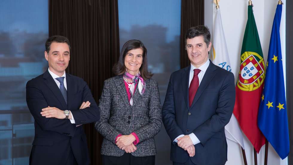 Margarida Corrêa de Aguiar, ao centro, termina o mandato na ASF em junho deste ano.