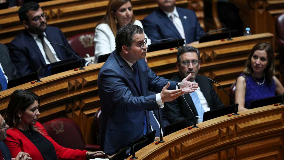Sessão plenária na Assembleia da República, com a presença do Governo para o debate do estado da Nação. O lider parlamentar do Partido Social Democrata (PSD), Joaquim Miranda Sarmento Lisboa, 20 de Julho de 2022. FILIPE AMORIM/OBSERVADOR