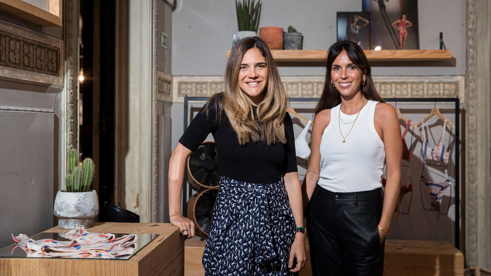 Inês e Marta Fonseca criadoras da marca Latitid de biquinis e fatos de banho. Lisboa, 01 de Abril de 2022. FILIPE AMORIM/OBSERVADOR