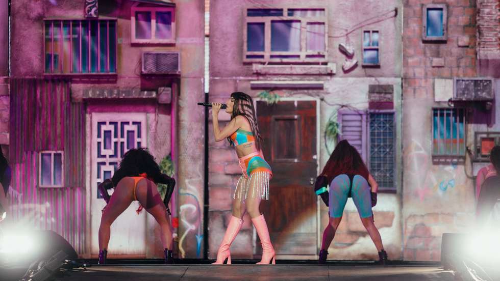 A cantora brasileira Anitta a atuar este domingo no festival Rock in Rio Lisboa