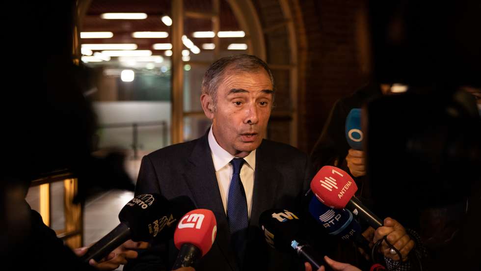 Concelho Nacional do PSD (Partido Social Democrata). José Silvano, Secretário-Geral do PSD, fala à imprensa sobre disputa entre Rui Rio, atual presidente do partido e Paulo Rangel, candidato à liderança do partido, à porta do Centro de Congressos de Aveiro. Centro de Congressos em Aveiro. 6 de Novembro de 2021 TOMÁS SILVA/OBSERVADOR