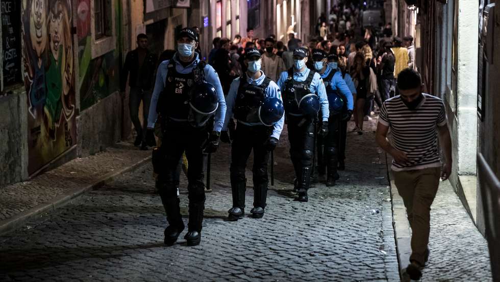 Fotografia datada de setembro de 2021, aquando de uma operação de patrulhamento e controlo policial nas zonas de Santos, Cais do Sodré e Bairro Alto