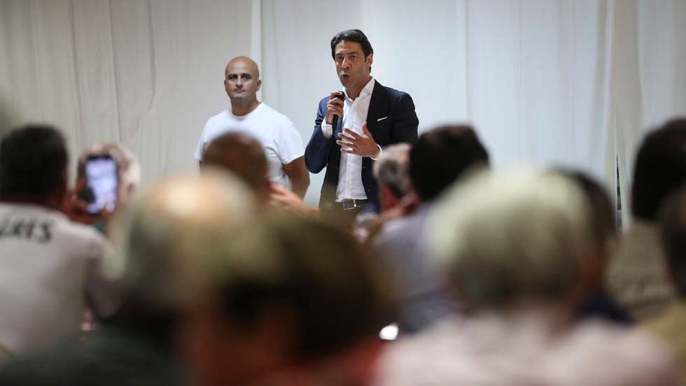 Rui Costa passou o Orçamento do clube na Assembleia Geral onde ouviu alguns associados pedirem expulsão de Vieira de sócio