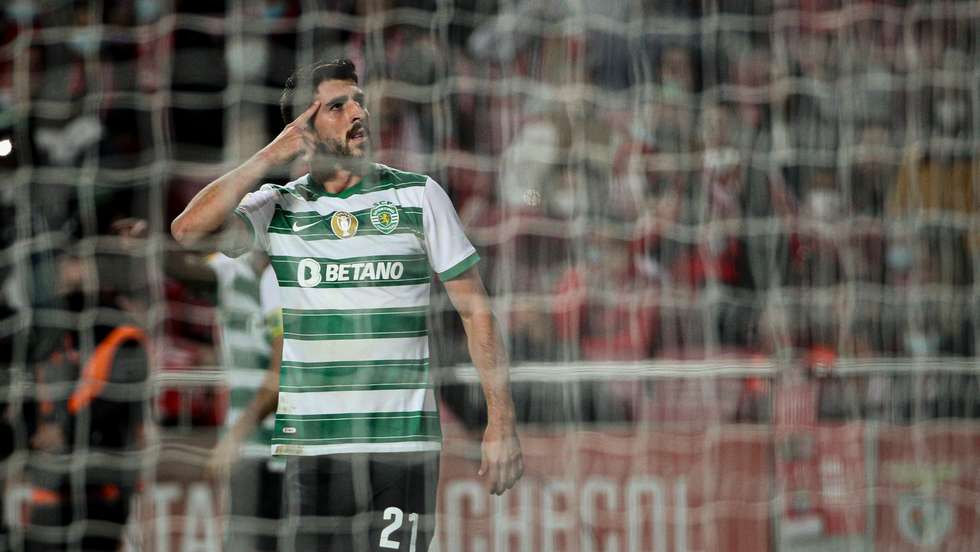 Golo de Paulinho durante o jogo entre o Sport Lisboa e Benfica e o Sporting Clube de Portugal no estádio da Luz, a contar para a 13ª jornada da Primeira Liga 2021/22. Lisboa, 03 de Dezembro de 2021. FILIPE AMORIM/OBSERVADOR
