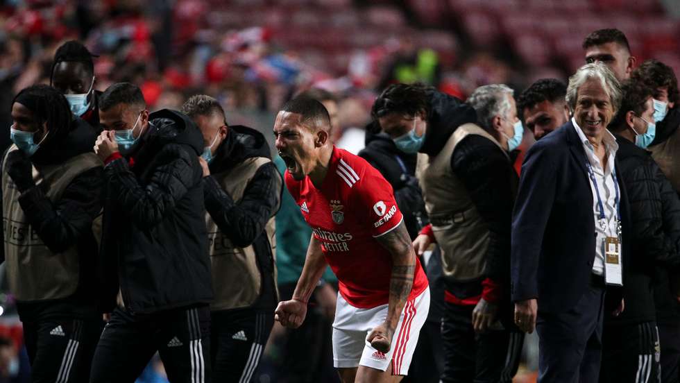 Festejo do golo de Gilberto durante o jogo entre o Sport Lisboa e Benfica e o Futbolniy Klub Dynamo Kyiv no estádio da Luz, a contar para a 6ª jornada da fase de grupos da Liga dos Campeões 2021/22. Lisboa, 08 de Dezembro de 2021. FILIPE AMORIM/OBSERVADOR