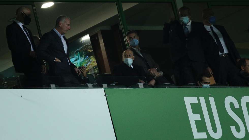 Jorge Nuno Pinto da Costa e Vitor Baia durante o jogo entre o Sporting Clube de Portugal e o Futebol Clube do Porto no estádio de Alvalade, a contar para a 1ª mão das meias-finais da Taça de Portugal 2021/22. Lisboa, 02 de Março de 2022 FILIPE AMORIM/OBSERVADOR