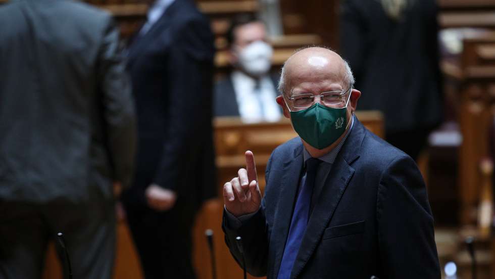 Primeiro dia dos deputados da XV Legislatura na Assembleia da República. Leitura do Relatório da Comissão Eventual de Verificação de Poderes dos Deputados Eleitos e Eleição do presidente da Assembleia da República. Augusto Santos Silva