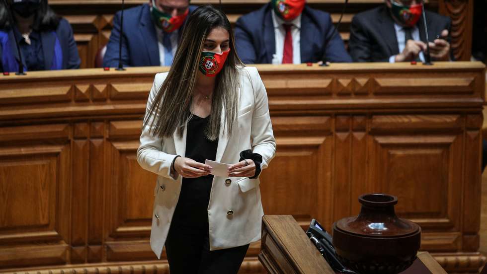 Primeiro dia dos deputados da XV Legislatura na Assembleia da República. Leitura do Relatório da Comissão Eventual de Verificação de Poderes dos Deputados Eleitos e Eleição do presidente da Assembleia da República. Rita Matias do Chega Lisboa, 29 de Março de 2022. FILIPE AMORIM/OBSERVADOR