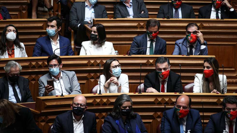 Primeiro dia dos deputados da XV Legislatura na Assembleia da República. Leitura do Relatório da Comissão Eventual de Verificação de Poderes dos Deputados Eleitos e Eleição do presidente da Assembleia da República. Bernardo Blanco da Iniciativa Liberal e Rita Matias do Chega Lisboa, 29 de Março de 2022. FILIPE AMORIM/OBSERVADOR