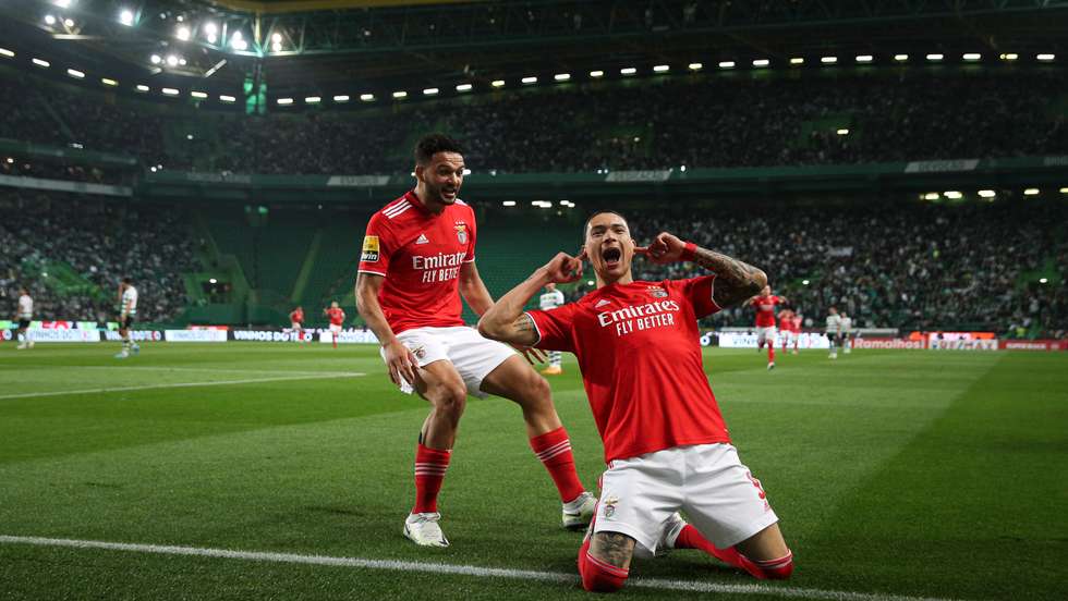 Festejo do golo de Darwin Núnez com Gonçalo Ramos durante o jogo entre o Sporting Clube de Portugal e o Sport Lisboa e Benfica no estádio da Alvalade, a contar para a 30ª jornada da Primeira Liga 2021/22. Lisboa, 17 de Abril de 2022. FILIPE AMORIM/OBSERVADOR