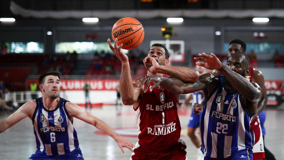 Aaron Broussard foi o melhor marcador do Benfica num jogo 2 da final bem mais competitivo do que o primeiro