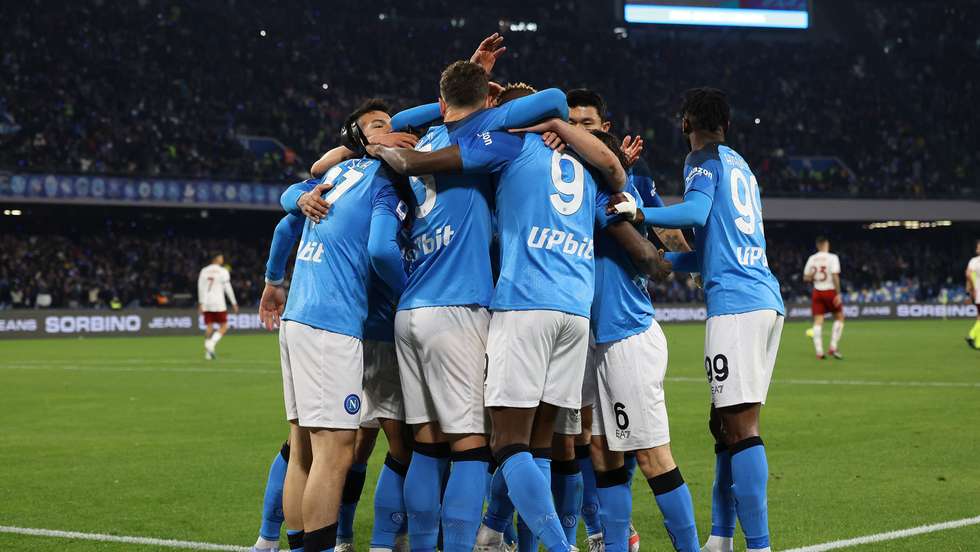 Giovanni Simeone marcou o golo da vitória a quatro minutos do final e Nápoles já leva 13 pontos de avanço sobre o Inter