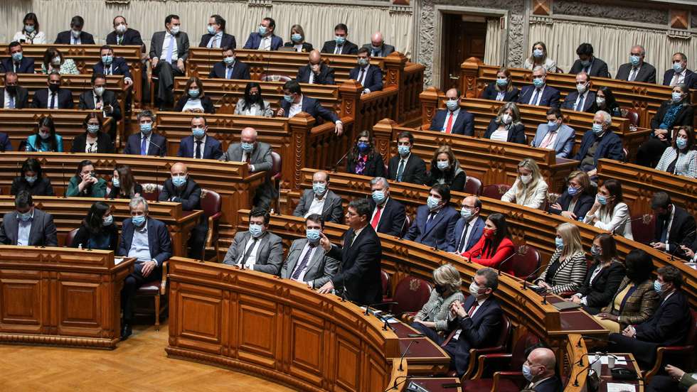Primeiro dia dos deputados da XV Legislatura na Assembleia da República. Leitura do Relatório da Comissão Eventual de Verificação de Poderes dos Deputados Eleitos e Eleição do presidente da Assembleia da República. Eurico Brilhante Dias, líder da bancada do PS Lisboa, 29 de Março de 2022. FILIPE AMORIM/OBSERVADOR