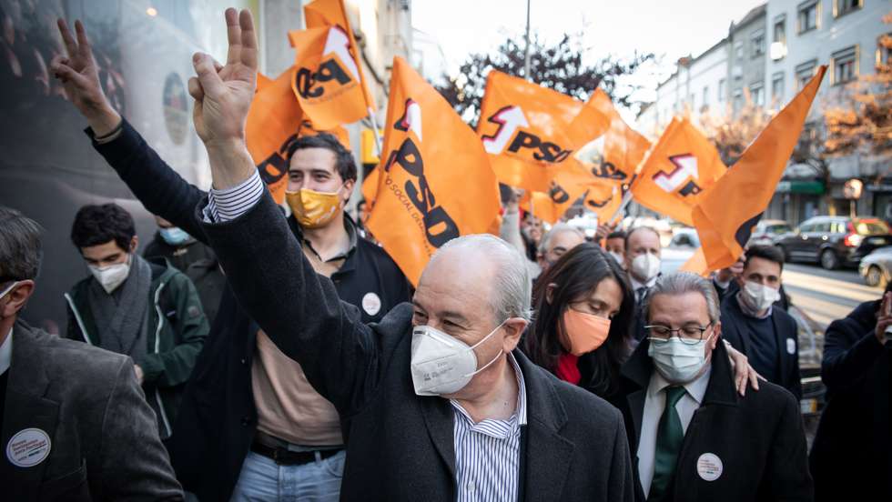 ELEIÇOES LEGISLATIVAS: Rui Rio, lider do Partido Social Democrata (PSD), durante uma arruada em Castelo Branco, no terceiro dia de campanha para as eleições legislativas que se realizaram no próximo dia 30 de Janeiro. 18 de Janeiro de 2022, Castelo Branco TOMÁS SILVA/OBSERVADOR