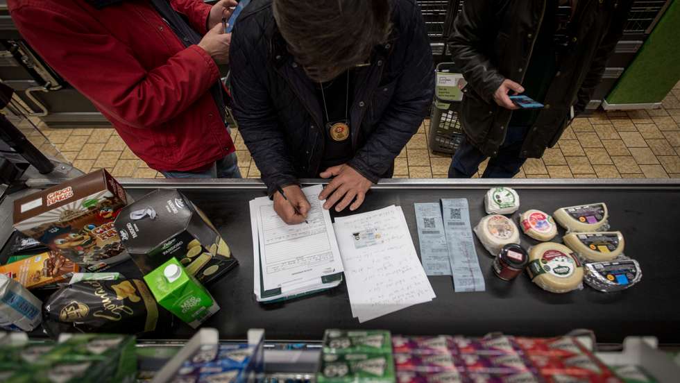 O Observador acompanhou uma equipa da ASAE, numa operação de fiscalização no Lidl de Alvalade, em Lisboa. 9 de Março de 2023 Alvalade, Lisboa TOMÁS SILVA/OBSERVADOR