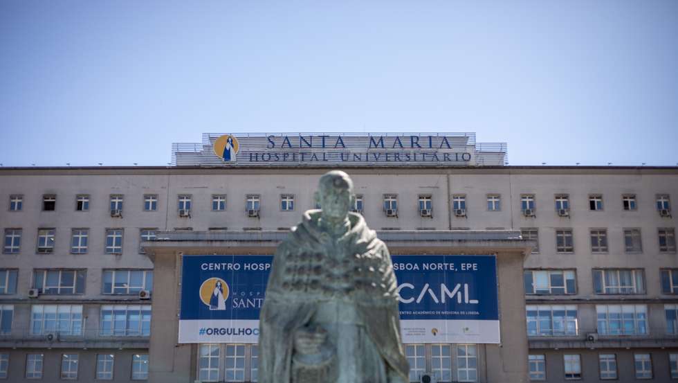 Reportagem sobre a Saúde Mental: Entrevista ao Presidente da Associação de estudantes da Faculdade de Medicina de Lisboa, Duarte Tude Graça, e à Diretora do Gabinete de Apoio ao Estudante, Ana Rita Sobral. Também fotografias da biblioteca da FMUL, a fachada do edífício Egas Moniz e do Hospital Santa Maria, em Lisboa. 6 de Abril de 2023 Hospital Sta. Maria, Lisboa TOMÁS SILVA/OBSERVADOR