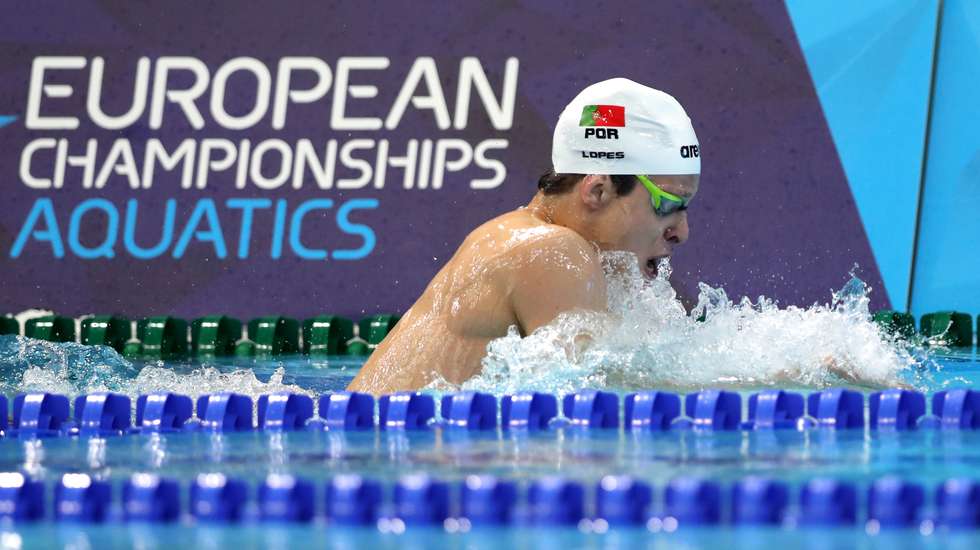 Gabriel Lopes esteve em destaque nos 200 metros estilos, ganhando a sua série e passando à final com o melhor registo nas meias
