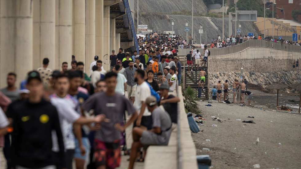 Reportagem em Ceuta, Espanha, na praia de El Tarajal, onde chegaram mais de 60 mil migrantes, provenientes de Marrocos, desde o dia 30 de julho
