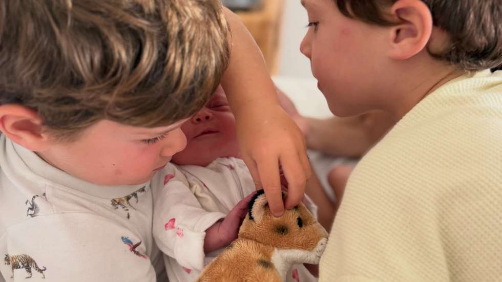 A princesa partilhou as primeiras imagens da bebé com os irmãos, August e Ernest