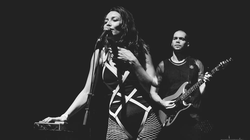 Salma Jô e Macloys Aquino fundaram os Carne Doce em 2013. Antes de Interior lançaram um primeiro álbum homónimo (2014), "Princesa" (2016) e "Tônus" (2018)