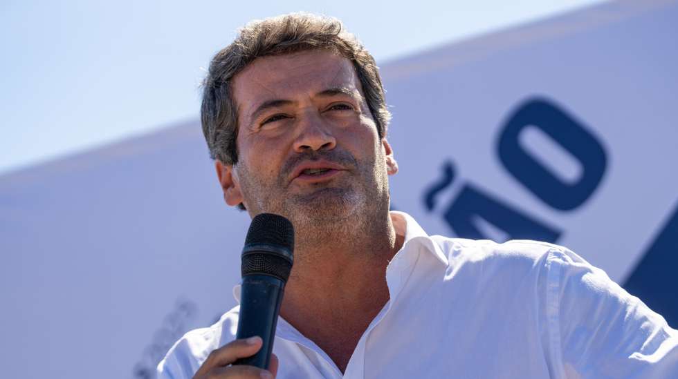 Ventura considerou que se o tribunal decidir pela retirada dos cartazes dará "um sinal profundamente errado ao país do ponto de vista democrático"