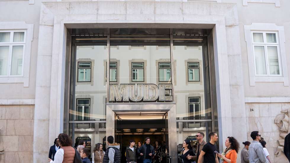 A exposição "Ver e Ler Paulo de Cantos" vai ser inaugurada esta quinta-feira no MUDE, em Lisboa