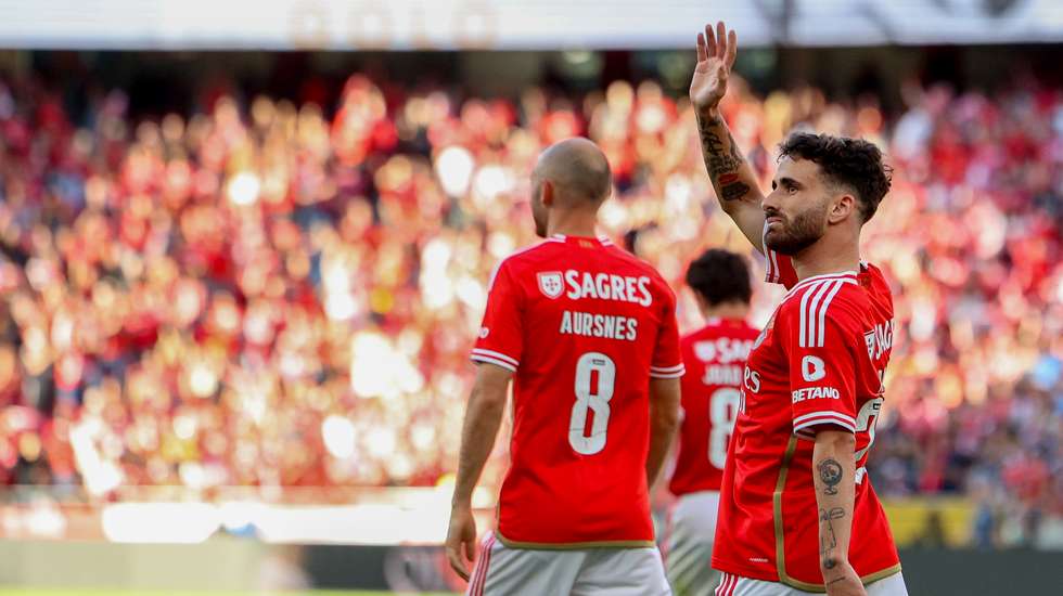 O avançado português bisou e assistiu no último jogo que fez pelo Benfica no Estádio da Luz