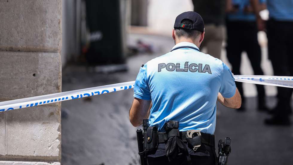 No momento do crime, o homem terá também ingerido lixivia, antes de se pôr em fuga, revelou fonte