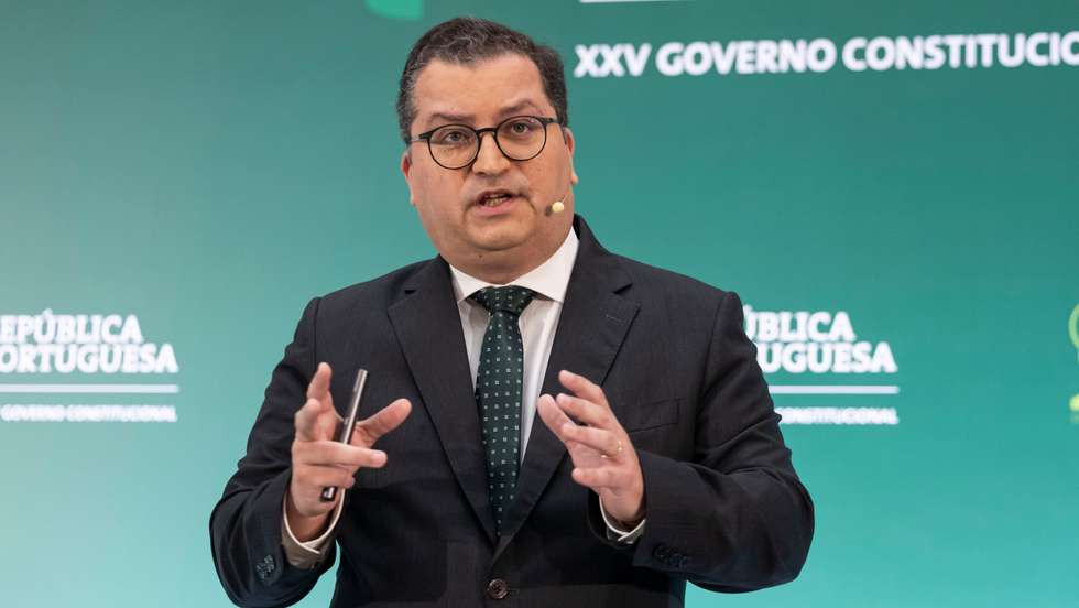 Miranda Sarmento explicou que a ideia de criar a noção sintética de rendimento, alinhada com a ideia constitucional de que o imposto é único, passa por ter em consideração "desenvolvimentos tecnológicos"
