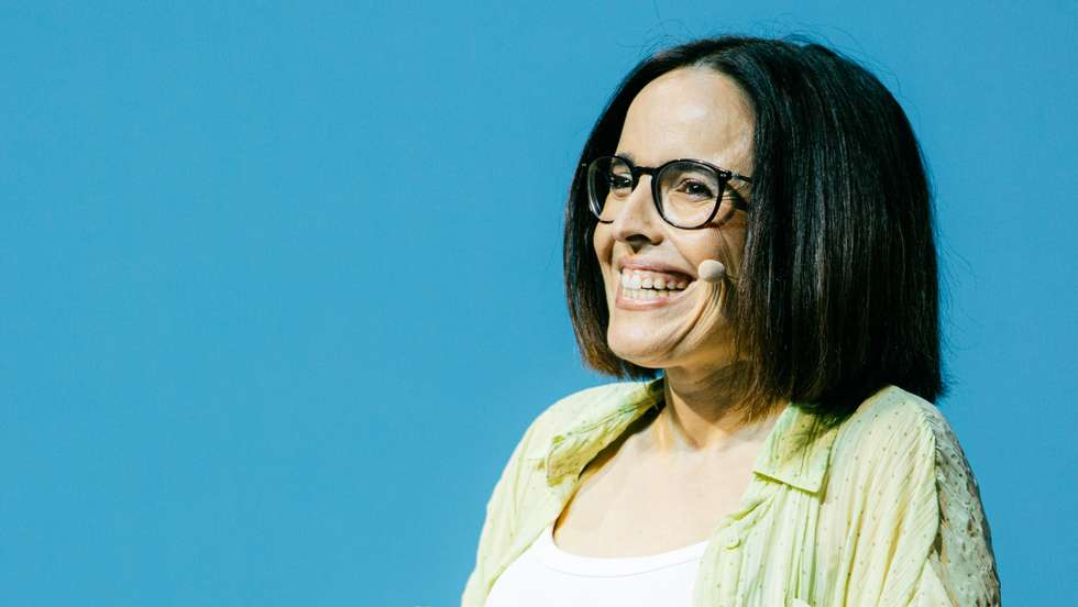 O litígio entre os Anjos e Joana Marques, que deu origem ao espectáculo "Em Sede Própria", assumiu uma dimensão mediática, marcando durante meses a agenda informativa e gerando um intenso debate público sobre os limites do humor e da liberdade de expressão