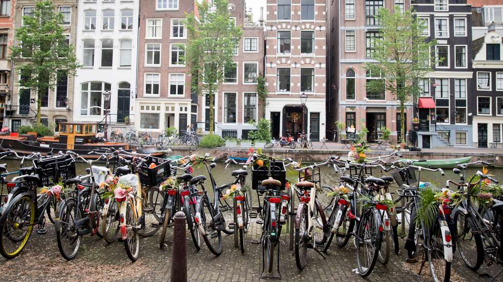 'Floral Vandals' Take To the Streets Of Amsterdam To Mark The Opening Of Kimpton De Witt Hotel