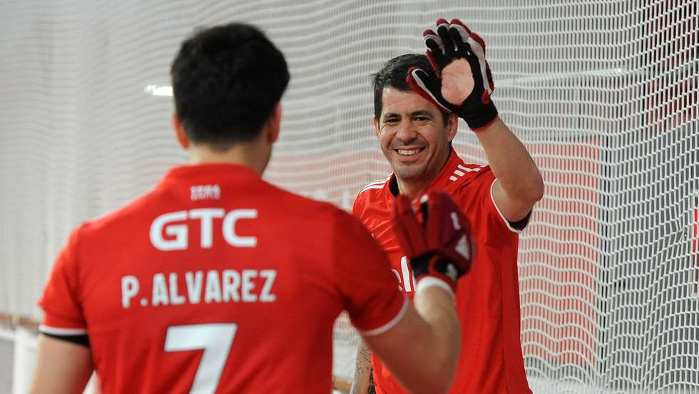 Nicolía marcou de penálti e de livre direto e colocou a vantagem dos encarnados em 3-0 ao intervalo antes de Pablo Álvarez fazer o quarto