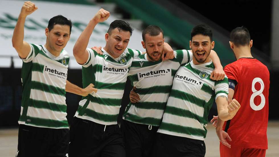 Alex Merlim, Rocha, Cavinato e Erick festejaram passagem às meias-finais da Liga dos Campeões de futsal em Zadar, na Croácia