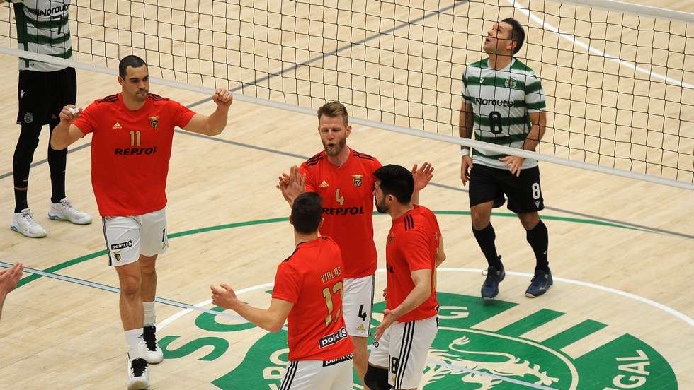 Benfica foi mais forte nos últimos pontos do quinto set e conseguiu ganhar no jogo 1 da meia-final do Campeonato