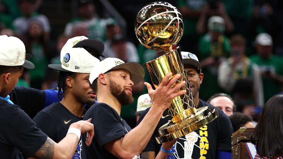 Steph Curry voltou a marcar triplos, esteve certeiro nos lançamentos feitos nos momentos fulcrais e conseguiu também o quarto anel de campeão